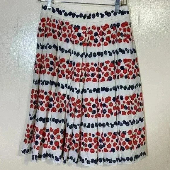 J. Crew BlackBerry Raspberry Pleated Skirt Size 2 Cream w/ Black & Red Berries. - Picture 3 of 14